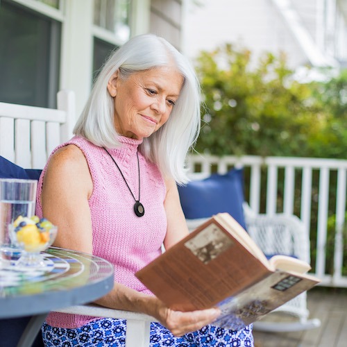 imgi_4_woman-reading-book-COX_2958-insta-insta-bktaupe